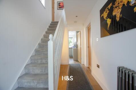 100a Fabian Crescent - Landing.jpg