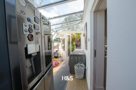 100a Fabian Crescent - Utility 3.jpg