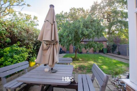 100a Fabian Crescent - Garden.jpg