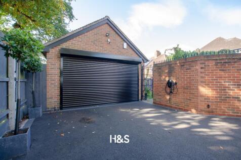 100a Fabian Crescent - Garage.jpg