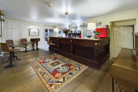 Entertainment/Family Room