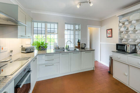Kitchen/breakfast...