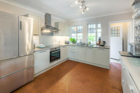Kitchen/breakfast...