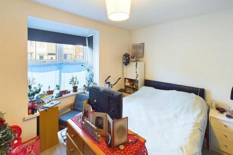 CAM03736G0-PR0069-STILL001.jpg