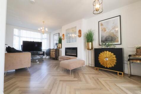 The Martyrs Close -45.jpg