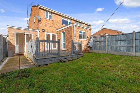 37 Morris Drive, Whitnash (16 of 28).jpg