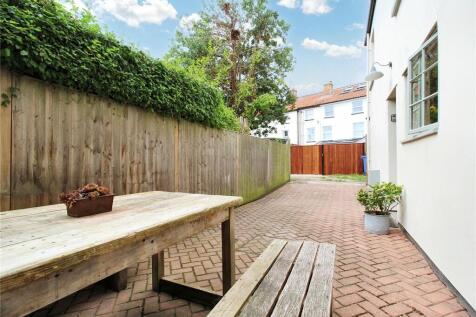 Courtyard/Drive