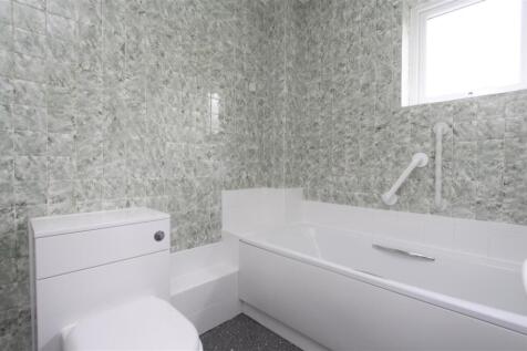 IMG_0130 - Bathroom.jpg