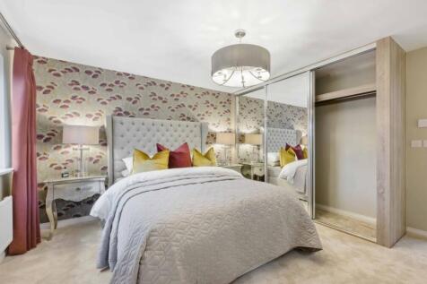 Bedroom 1 - Bay - Re