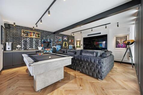 Cinema/Pool Room