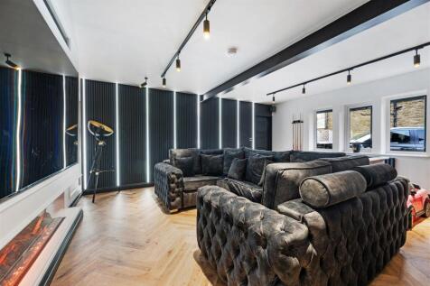 Cinema/Pool Room