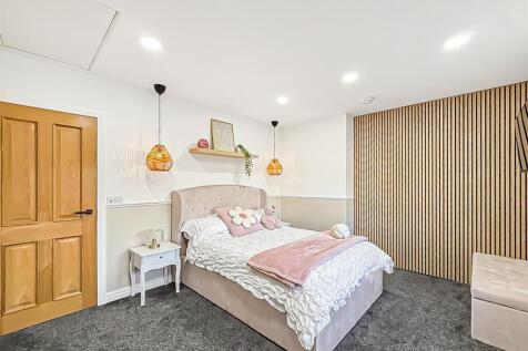 Walk in Wardrobe/ Ensuite