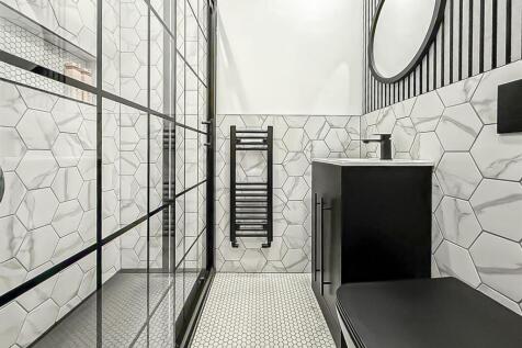 Walk in Wardrobe/ Ensuite