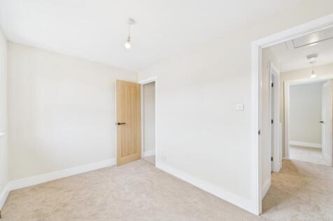 Double Bedroom with Wardrobe 