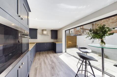 CAM00560P1-PR0011-STILL08