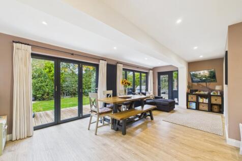 CAM02136G0-PR0478-STILL005