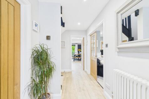 CAM02136G0-PR0478-STILL009