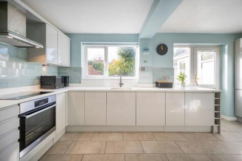 Modern Fitted Kitchen