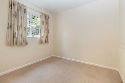 Bedroom 3/study-1.jpg