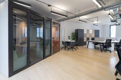 44-46 Sekforde St - upper floor desks and glazin