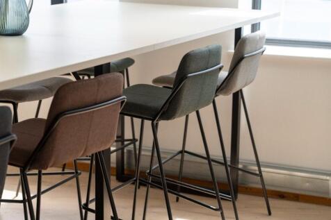 44-46 Sekforde St - bar stools at high table