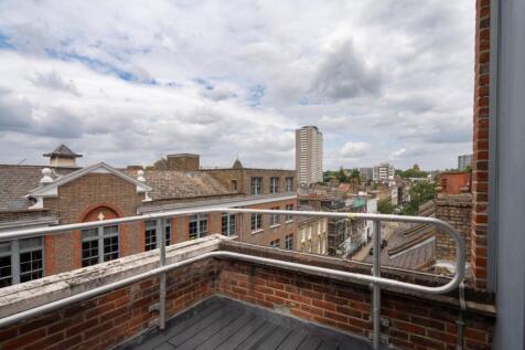 44-46 Sekforde St - rooftop terrace cityscape