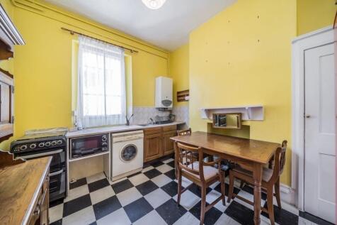 255 Grays Inn Road  Vintage Kitchen With Bright 