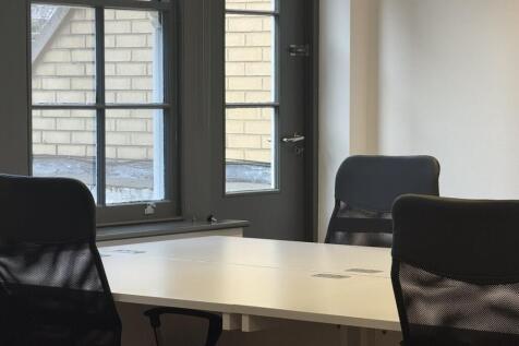 Moorgate House  Desk Detail by Window 1.png