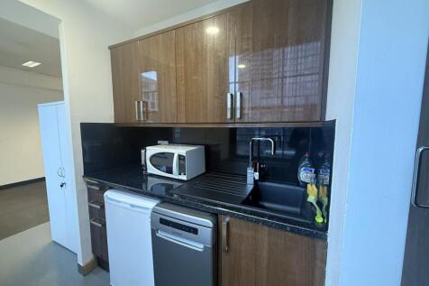 Moorgate House  Kitchen Area 2.png