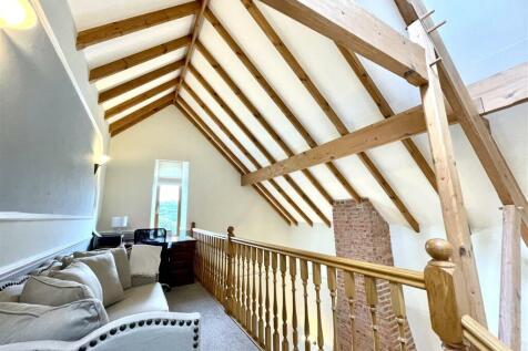 Mezzanine Level/Study