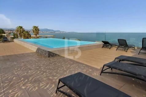 Property Villeneuve-Loubet : 28 houses for sale