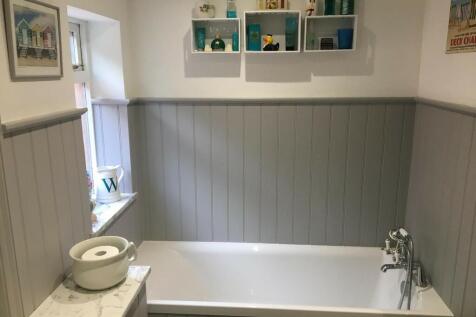 BATHROOM 2