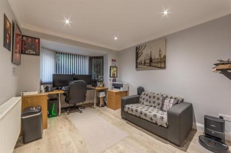 Holly House-39.jpg