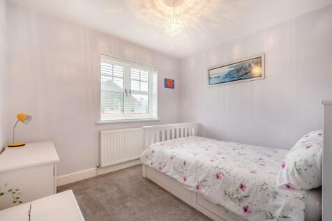 8587310-interior45.jpg