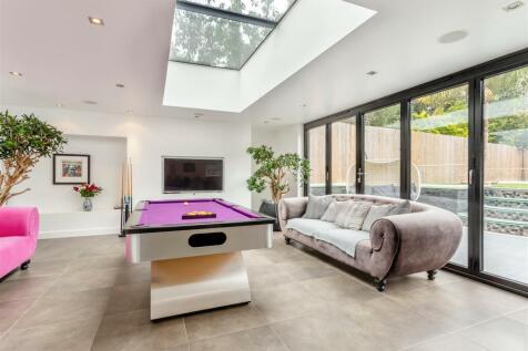 8614848-interior02.jpg