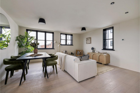 Harley Court, E11
