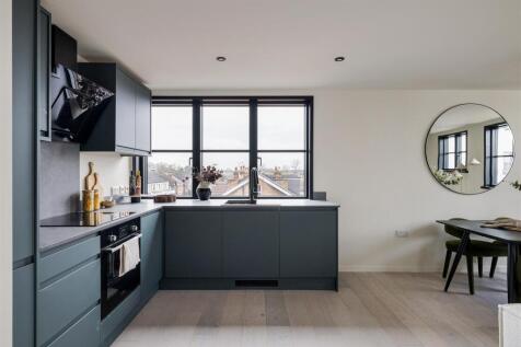 Harley Court, E11