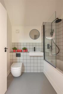 Upstairs-Bathroom-2.jpg