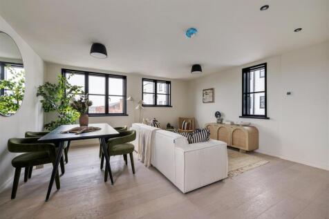 Harley Court, E11