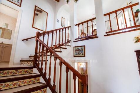 Villa with sea views in Addaia