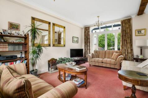 Sitting/Dining Room