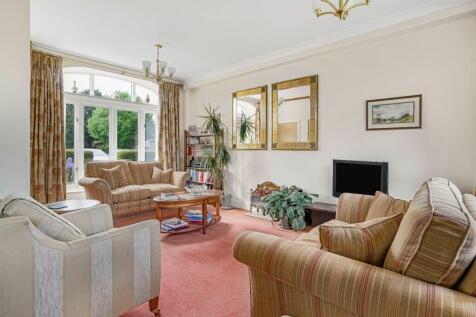 Sitting/Dining Room