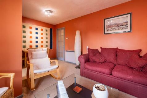 Living Room-4.jpg