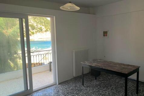 Living room &amp; views