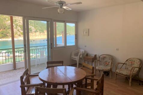 Living room &amp; views