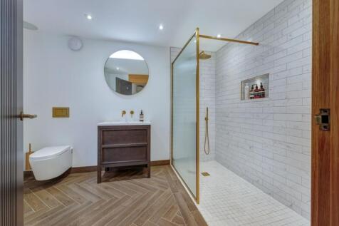 Annexe shower room