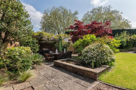 Patio &amp; BBQ area