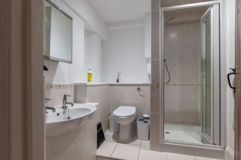 Apartment shower room