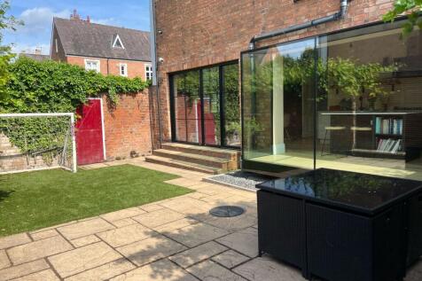 Private South Facing Garden