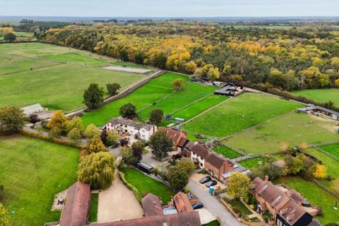 Front aerial with paddock